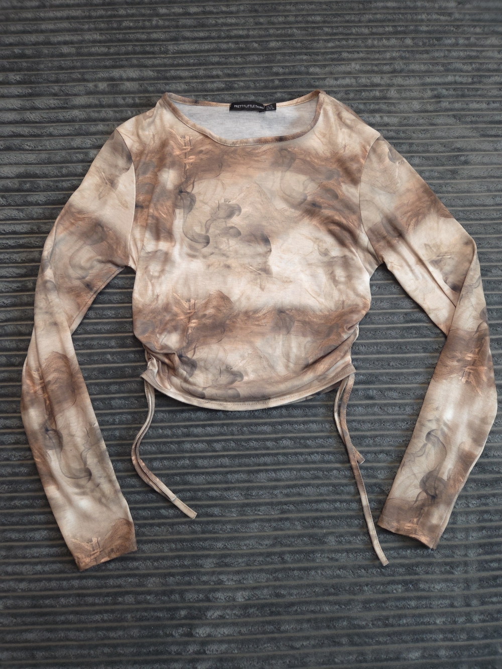 PrettyLittleThing Brown Tie-Dye Ruched Long Sleeve Crop Top